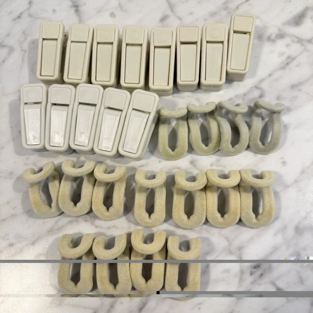 Joy Mangano Huggable Hangers Cream 13 Finger Clips & 15 Cascading mini Hooks